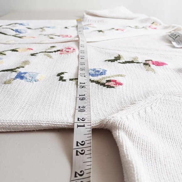 Tabi International Floral Knit V-neck Cardigan - Picture 10 of 15